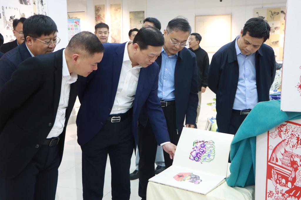 20241021陈永生部长、左文副市长来永利官网调研 (1).jpg