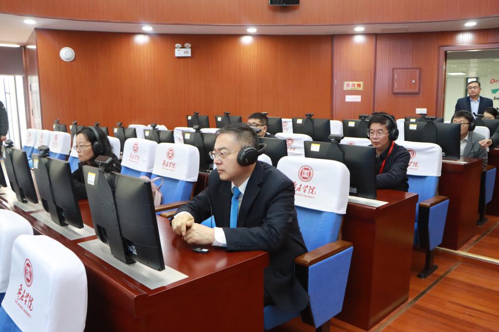 20241121永利官网召开师范类专业认证现场考查专家见面会 (8).jpg