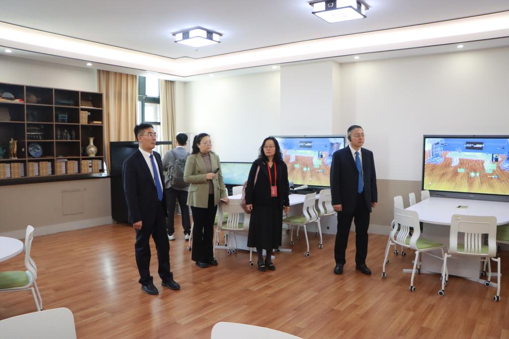 20241121永利官网召开师范类专业认证现场考查专家见面会 (9).jpg